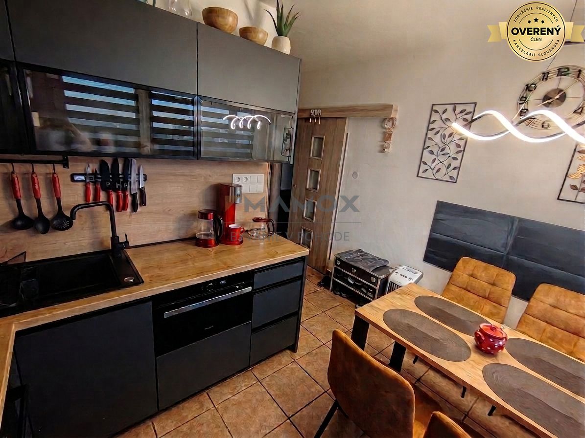 kuchyňa s prechodom do izby
