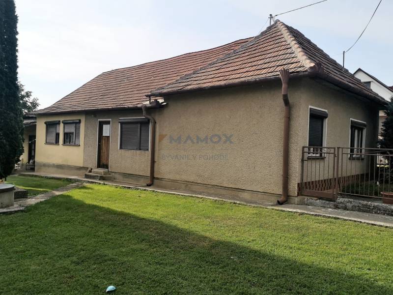 4i RD s peknym pozemkom, iba 15min od Nitry. Čeľadice.