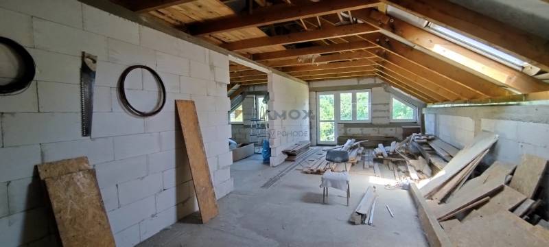 Rozostavaná bytová budova/podnikateľský objekt na predaj v Nitre.