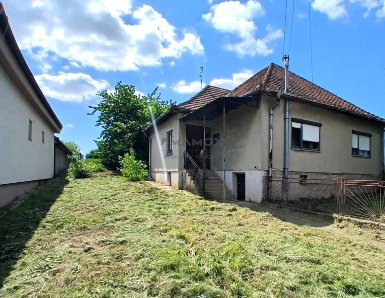 pohľad na dom z ulice