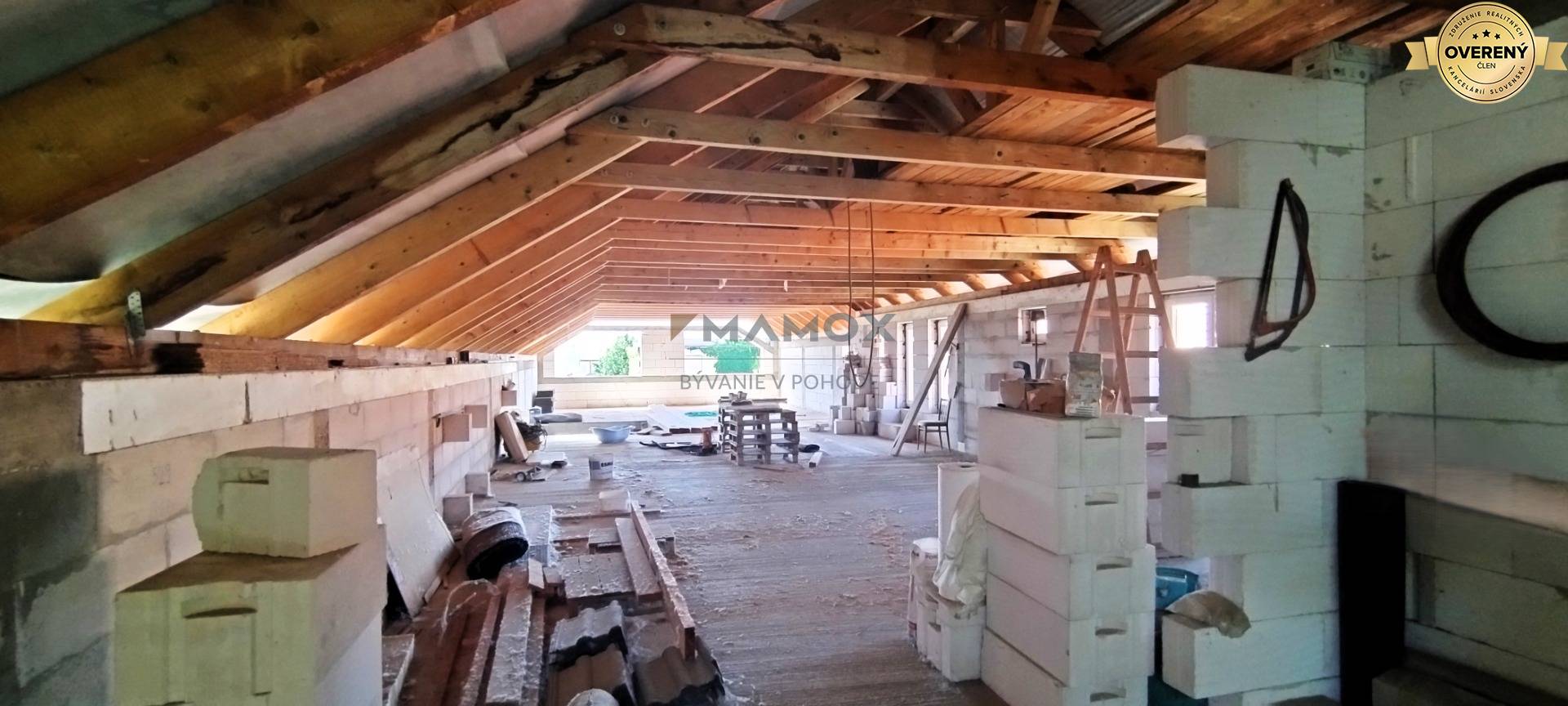 Priestor v podkroví